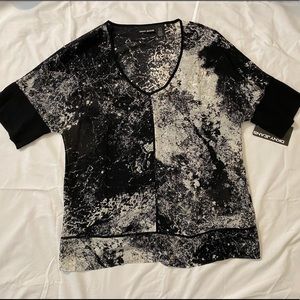 NWT: DKNY Jeans Black and White Short Sleeve Blouse
